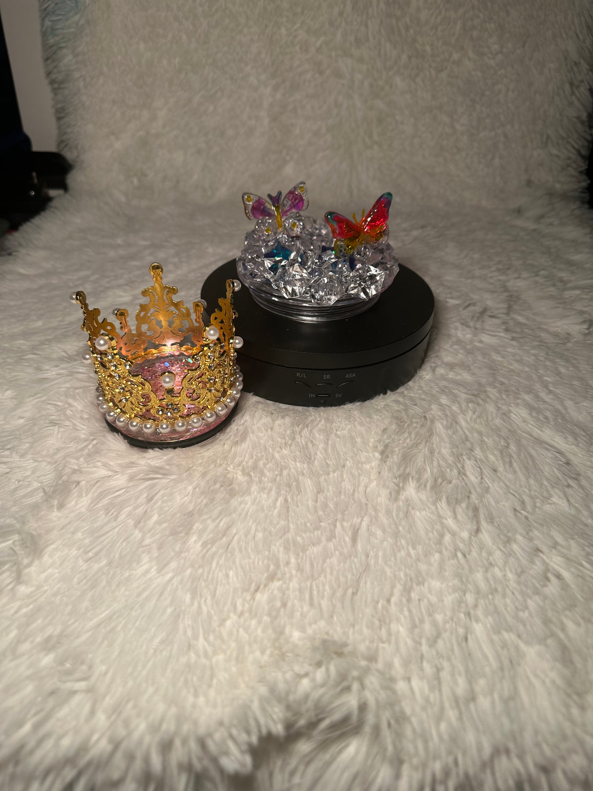 EXAMPLE: CROWN OR ICE LIDS WITH EMBELLISHMENTS TOPPERS
